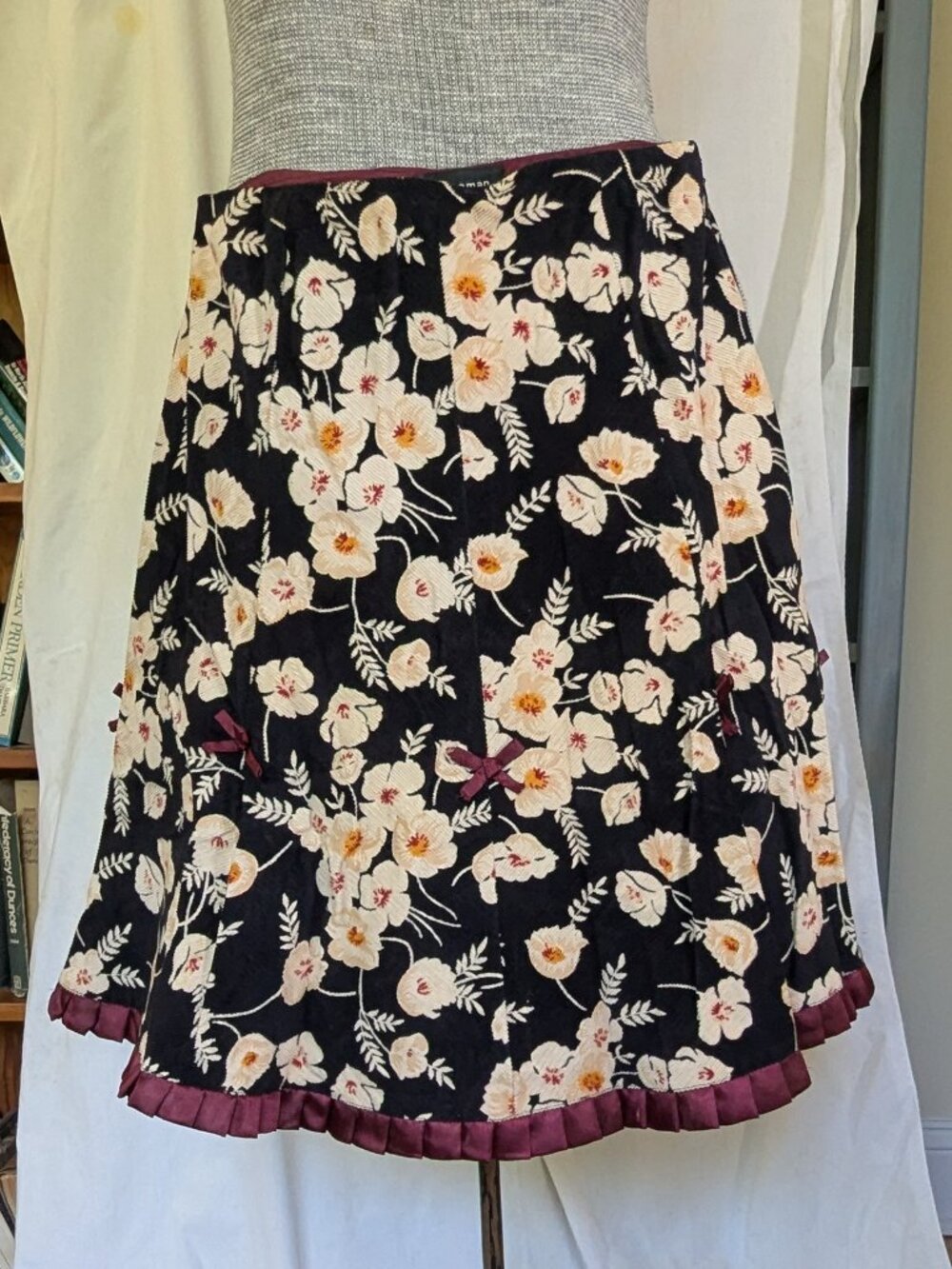 Persaman Black Corduroy Floral Skirt size 4